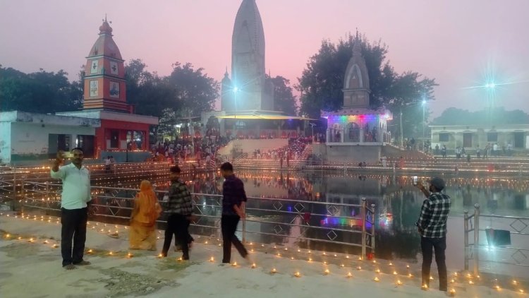 भैरवधाम में भक्ति का महासागर: देव दीपावली पर जगमगाया सरयू तट, हजारों दीपों से आलोकित हुआ पूरा महराजगंज