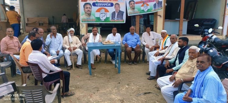 वोट चोर गद्दी छोड़: झुमिला बाजार में कांग्रेस का हस्ताक्षर अभियान शुरू, जनविरोधी नीतियों के खिलाफ गरजी कांग्रेस
