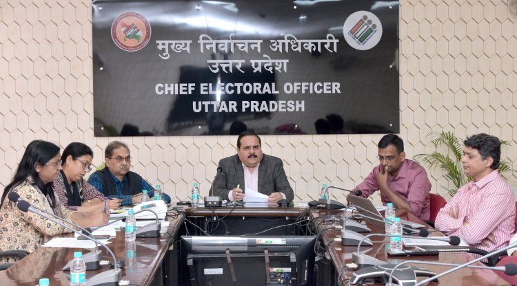 मतदाता सूची में पारदर्शिता सर्वोपरि: मुख्य निर्वाचन अधिकारी नवदीप रिणवा ने जिलाधिकारियों संग की समीक्षा बैठक