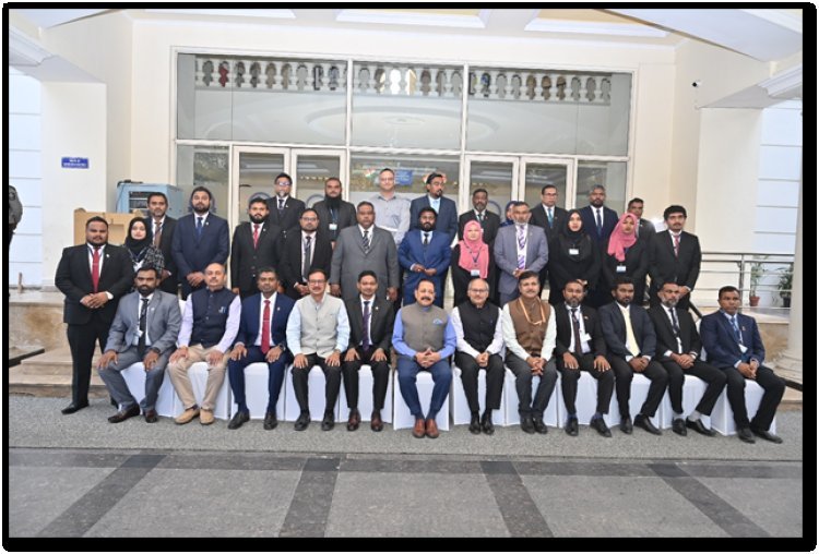 कार्मिक, लोक शिकायत एवं पेंशन राज्य मंत्री माननीय डॉ. जितेंद्र सिंह ने मालदीव के शहरी, स्थानीय सरकार एवं लोक निर्माण राज्य मंत्री श्री अहमद सलीम के नेतृत्व वाले 30 सदस्यीय प्रतिनिधिमंडल के साथ बातचीत की