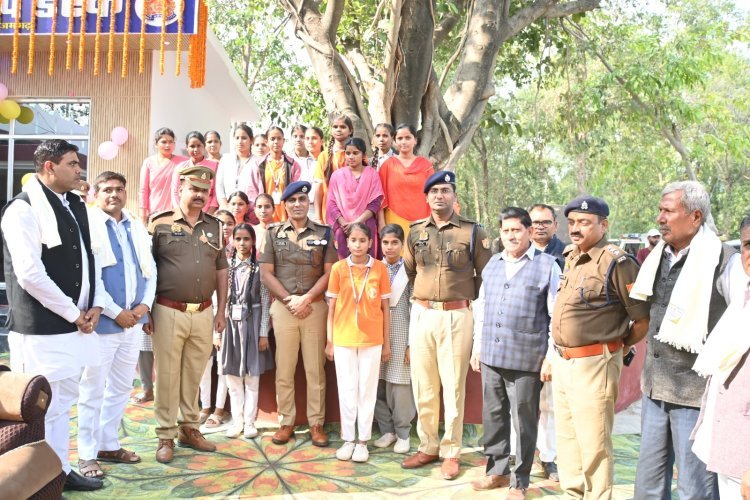 कप्तानगंज पुलिस की नई पहल: साइबर हेल्प डेस्क का शुभारंभ, रिटायर्ड कर्मियों को सम्मान और छात्राओं को डिजिटल सुरक्षा का संबल