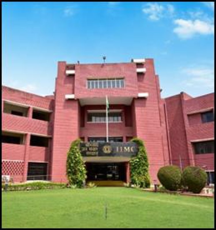 आवाज़ों को सशक्त बनाना, लोकतंत्र को मजबूत करना