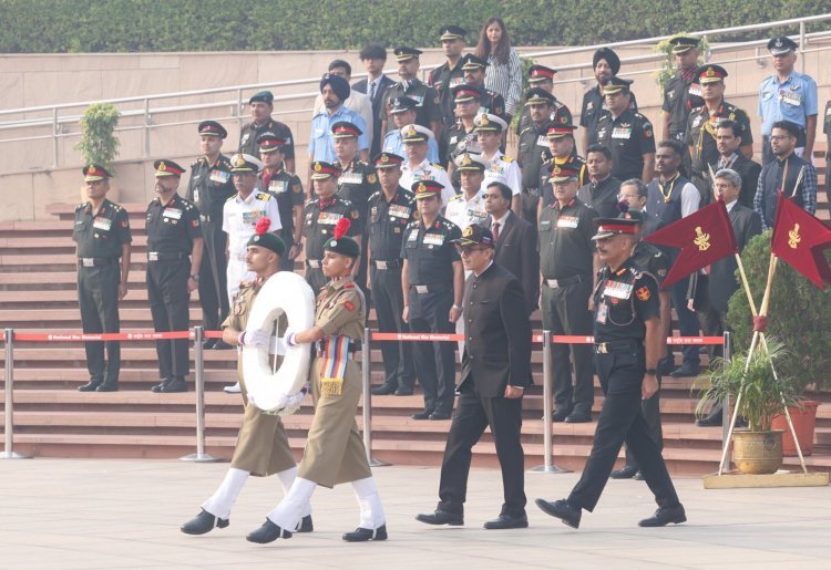 राष्ट्रीय कैडेट कोर का गौरवशाली सफर! 78वां स्थापना दिवस पर रक्षा सचिव और DG NCC ने राष्ट्रीय युद्ध स्मारक पर दी शहीदों को श्रद्धांजलि