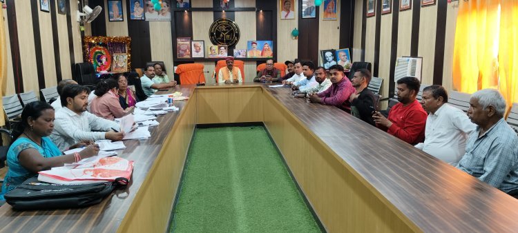 बड़हलगंज में एसआईआर और फैमिली आईडी जागरूकता को लेकर बैठक—मतदाता सूची पुनरीक्षण अभियान को मिलेगी रफ्तार