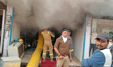 गोलघर में दहशत की दोपहर | बेबी लैंड शोरूम में भीषण आग, चार दमकल गाड़ियां लगा रहीं काबू; SSP राज करन नय्यर की नेतृत्व में राहत कार्य तेज