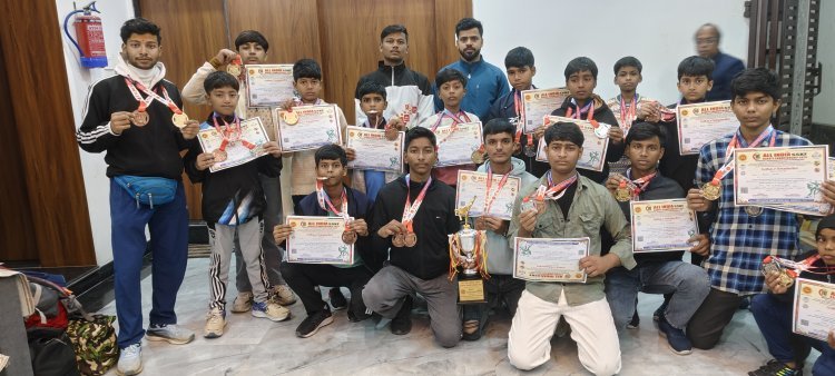 बनारस में चमके गोरखपुर के कराटे सितारे