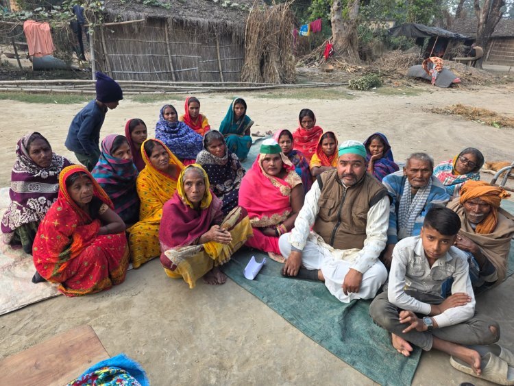 किसान–मजदूर एकता का शंखनाद: कुशीनगर में किसान महापंचायत की तैयारी तेज, धनटोली में जुटे सैकड़ों किसान