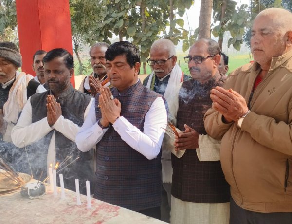 बांसगांव विधानसभा से डॉ. संजय कुमार ने ठोकी दावेदारी, चुनावी माहौल हुआ गर्म