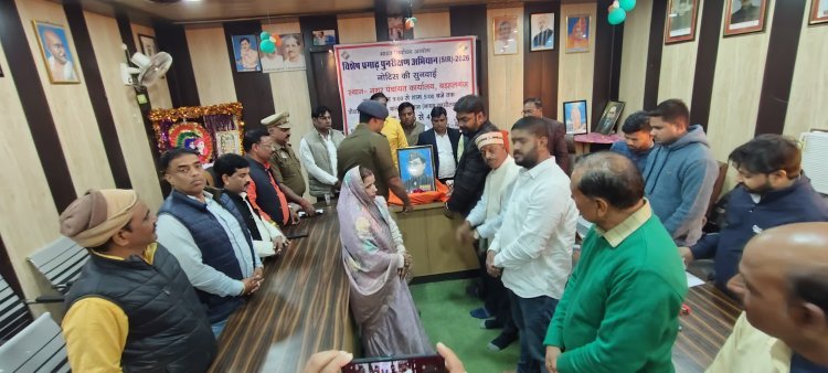 बड़हलगंज :- नगर पंचायत कार्यालय में मनाई गई नेताजी सुभाष चंद्र बोस की जयंती