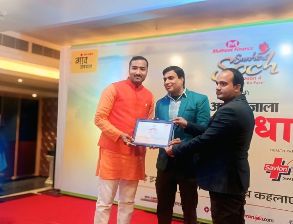 अमर उजाला श्रेष्ठ प्रधान अवार्ड से सम्मानित हुए ग्राम प्रधान संदीप मोदनवाल