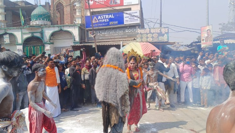 भक्ति और उत्साह से गूंजा महराजगंज: भैरव धाम से निकली भव्य शिव बारात, मनमोहक झांकियों ने बांधा समां, सुरक्षा में पुलिस रही मुस्तैद