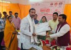 उ.प्र. खादी तथा ग्रामोद्योग बोर्ड द्वारा ग्राम प्रधान संदीप मोदनवाल को किया गया सम्मानित
