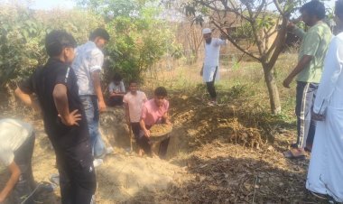 दरवाज़ा तोड़कर मौत का तांडव”: आवारा कुत्तों के हमले में आधा दर्जन बकरों की मौत, अंजान शहीद गांव में दहशत का साया