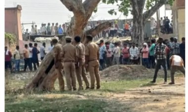 टीनशेड शौचालय की छत पर नग्न शव: गगहा के रावतपार में सनसनी, हत्या या हादसा—रहस्य गहराया