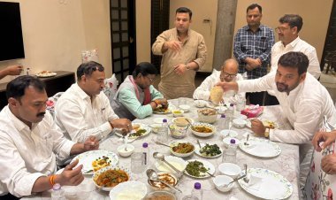 ईद की मिठास में घुली दोस्ती: विधायक त्रिभुवन राम और मिर्जा यासिर बेग की यारी बनी गंगा-जमुनी तहज़ीब की मिसाल