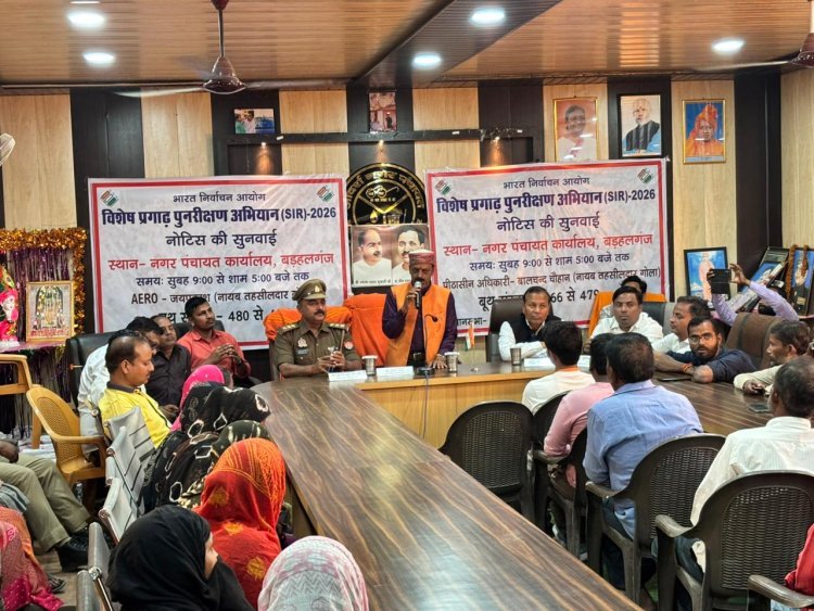 बड़हलगंज: नगर पंचायत कार्यालय में होली मिलन समारोह संपन्न, कर्मचारियों को मिले गिफ्ट हैम्पर