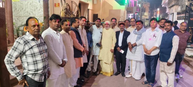 बड़हलगंज: प्रेम और सद्भाव के रंगों में डूबा नगर, हर्षोल्लास के साथ संपन्न हुआ होली का महापर्व