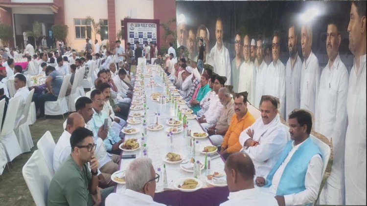 इफ्तार की दावत में गूंजी एकता की मिसाल: गंगा-जमुनी तहज़ीब के रंग में रंगा आजमगढ़, सियासी दीवारें भी हुईं बेअसर