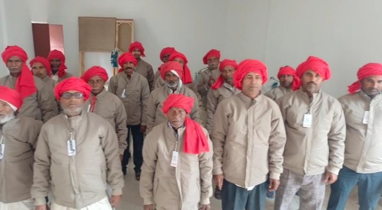 सुरक्षा का नया कवच: आजमगढ़ में ग्राम प्रहरियों को मिली वर्दी किट, गांव-गांव तक मजबूत होगा कानून का पहरा