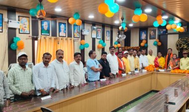 बड़हलगंज में लोकतंत्र का उत्सव: मनोनीत सभासदों ने ली शपथ, चेयरमैन ने किया सम्मानित