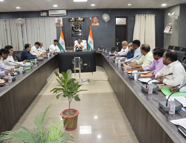 किसानों के हित में प्रशासन सख्त—फार्मर रजिस्ट्री की प्रगति पर जिलाधिकारी की बड़ी समीक्षा बैठक
