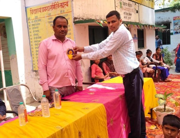 बैरिहवा विद्यालय में सजी सफलता की रंगीन शाम — वार्षिक उत्सव में सम्मान, विदाई और सपनों को मिली नई उड़ान