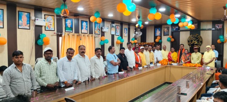 बड़हलगंज में लोकतंत्र का उत्सव: मनोनीत सभासदों ने ली शपथ, चेयरमैन ने किया सम्मानित