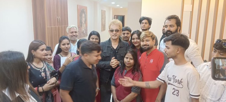 “मैं हेयर स्टाइलिस्ट नहीं, दुनिया का सबसे बड़ा नाई हूं” — जावेद हबीब का बड़हलगंज से आत्मविश्वास भरा संदेश