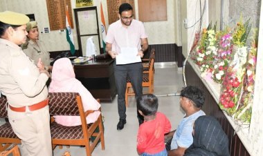 जनता की चौखट तक पहुंचा प्रशासन — देवरिया के नवागत जिलाधिकारी मधुसूदन हुल्गी ने जनता दर्शन में दिखाई संवेदनशीलता, दिव्यांग दम्पति तक खुद पहुंचे DM