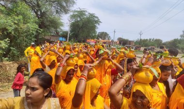 भक्ति के रंग में डूबा तुलापुर कोडरी: गाजे-बाजे और जयघोष के बीच निकली भव्य कलश यात्रा, आज से शुरू होगी संगीतमय श्रीमद्भागवत कथा