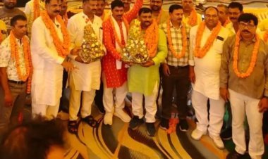 देवरिया में शिक्षणेत्तर कर्मचारी महासंघ का भव्य सम्मेलन: नई कार्यकारिणी का गठन, कर्मचारियों के अधिकारों और संगठन मजबूती पर मंथन