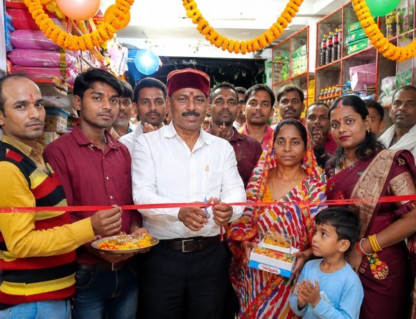 बड़हलगंज में ‘कृष्णा जनरल स्टोर’ का शुभारम्भ, व्यापारियों और स्थानीय लोगों की मौजूदगी में फीता काटकर हुआ उद्घाटन