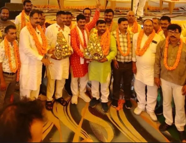 देवरिया में शिक्षणेत्तर कर्मचारी महासंघ का भव्य सम्मेलन: नई कार्यकारिणी का गठन, कर्मचारियों के अधिकारों और संगठन मजबूती पर मंथन