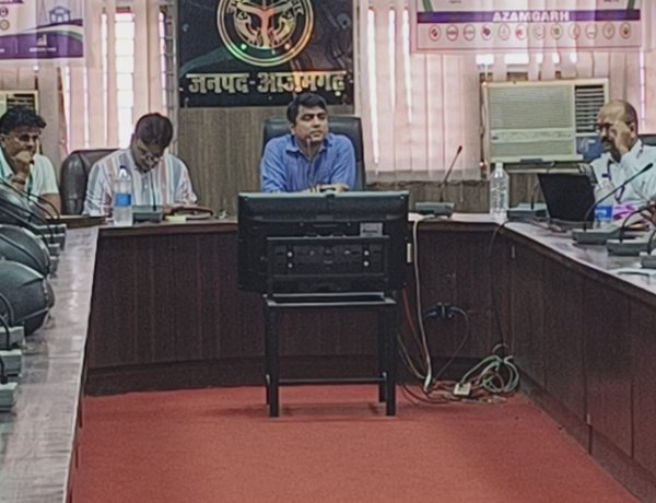 डिजिटल सेवाओं के विस्तार को मिली नई उड़ान : आजमगढ़ विकास भवन में सीएससी संचालकों की भव्य कार्यशाला, वित्तीय समावेशन और बीमा योजनाओं पर हुआ मंथन