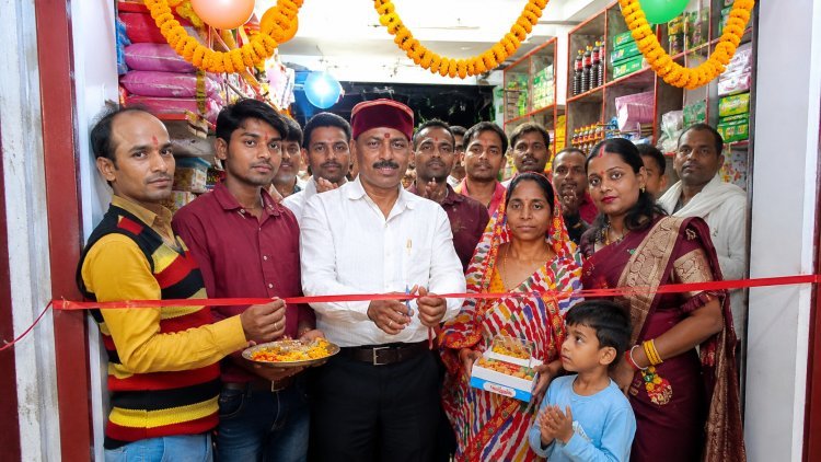 बड़हलगंज में ‘कृष्णा जनरल स्टोर’ का शुभारम्भ, व्यापारियों और स्थानीय लोगों की मौजूदगी में फीता काटकर हुआ उद्घाटन