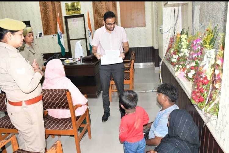 जनता की चौखट तक पहुंचा प्रशासन — देवरिया के नवागत जिलाधिकारी मधुसूदन हुल्गी ने जनता दर्शन में दिखाई संवेदनशीलता, दिव्यांग दम्पति तक खुद पहुंचे DM
