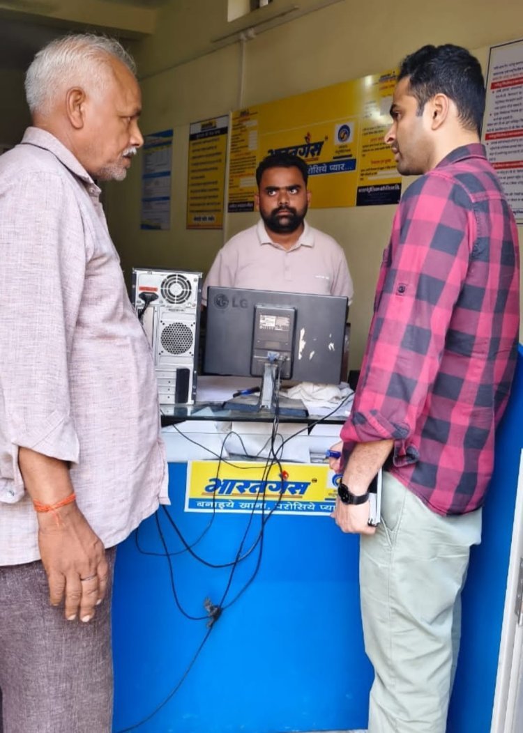 जिलाधिकारी ने गैस एजेंसियों का किया औचक निरीक्षण