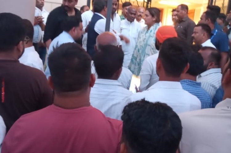 समाजवादी परिवार में शोक की लहर : प्रदेश सचिव लल्लन चौहान ने लखनऊ पहुंचकर स्वर्गीय प्रतीक यादव को दी भावभीनी श्रद्धांजलि