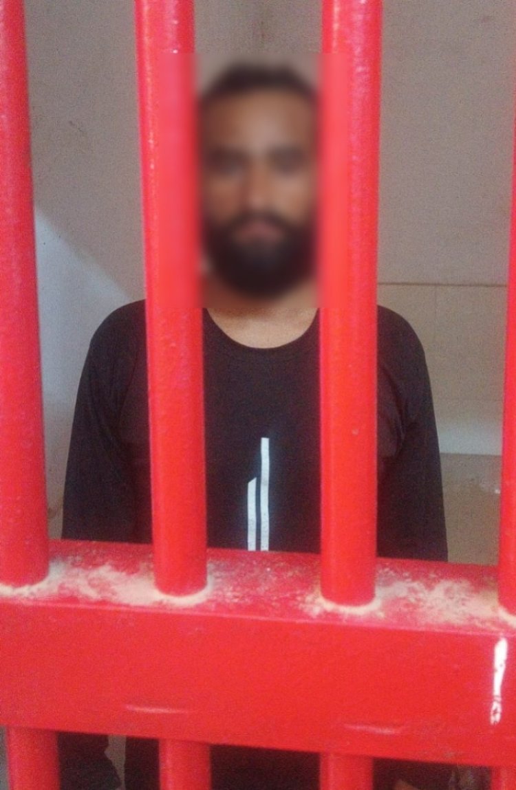 गोतस्करी गैंग पर तिवारीपुर पुलिस का बड़ा प्रहार: गैंगस्टर एक्ट का 10 हजार का इनामी आरोपी गिरफ्तार, लंबे समय से था फरार