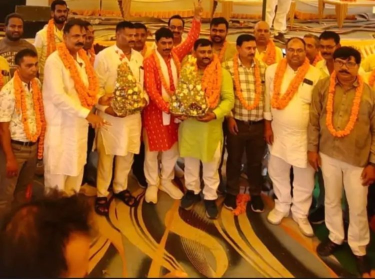 देवरिया में शिक्षणेत्तर कर्मचारी महासंघ का भव्य सम्मेलन: नई कार्यकारिणी का गठन, कर्मचारियों के अधिकारों और संगठन मजबूती पर मंथन
