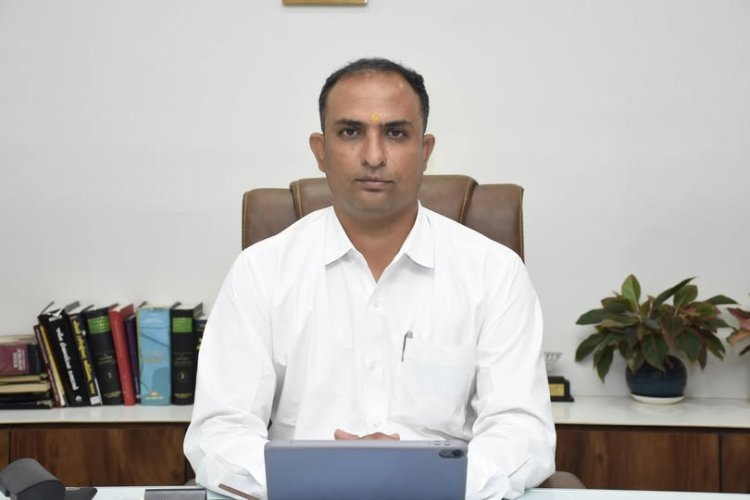 तेजस परमार ने संभाली सूरत जिला कलेक्टर की कमान: बोले— जनहित योजनाओं का लाभ अंतिम व्यक्ति तक पहुंचाना होगी प्राथमिकता