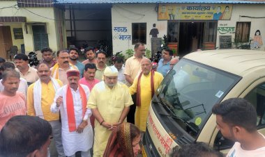 बड़हलगंज नगर पंचायत को मिली आधुनिक सफाई व्यवस्था की सौगात, सक्शन मशीन सहित तीन नए कूड़ा कलेक्शन वाहनों का लोकार्पण