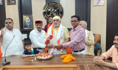 जश्न में डूबा चिल्लूपार: विधायक राजेश त्रिपाठी के 62वें जन्मदिन पर उमड़ा जनसैलाब, ढोल-नगाड़ों, आतिशबाज़ी और केक काटकर समर्थकों ने मनाया उत्सव