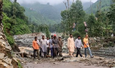 जम्मू-कश्मीर में भारी बारिश और भूस्खलन से तबाही, 12 की मौत; मुख्यमंत्री उमर अब्दुल्ला ने जारी किया हाई अलर्ट