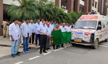 आजमगढ़ में खुरपका-मुँहपका टीकाकरण अभियान का शुभारंभ, डीएम-सीडीओ ने दिखाई जागरूकता रैली को हरी झंडी