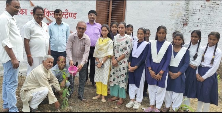 हरियाली की ओर बढ़ा बखरी बाजार: सर्वोदय इंटर कॉलेज में 150 पौधों का महाअभियान, पर्यावरण संरक्षण का लिया गया संकल्प