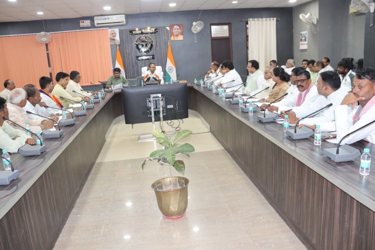 मतदेय स्थलों को अंतिम रूप देने की प्रक्रिया तेज, जनप्रतिनिधियों और राजनीतिक दलों के साथ जिला निर्वाचन अधिकारी की अहम बैठक