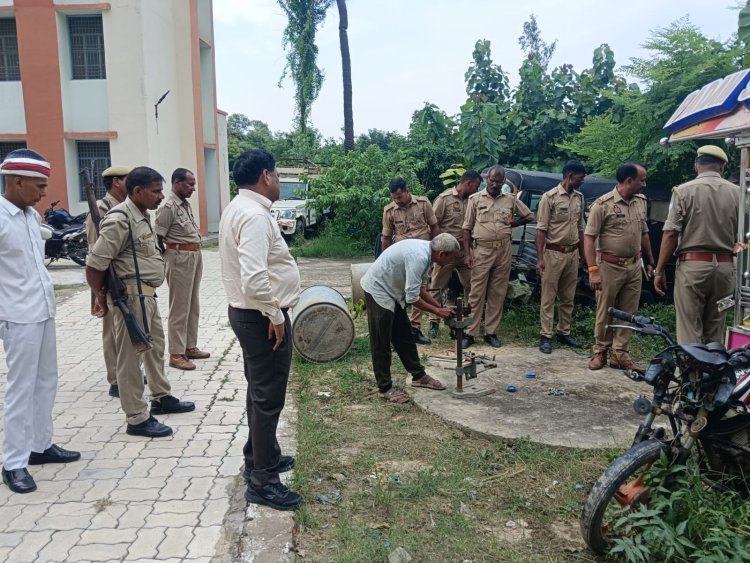 'ऑपरेशन दहन' में बड़ी कार्रवाई: लाखों रुपये का अपमिश्रित शराब बनाने का सामान किया गया नष्ट