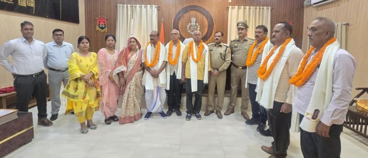सलाम उन वर्दी के सच्चे सिपाहियों को: आजमगढ़ पुलिस लाइन में 7 कर्मयोगियों को सम्मानपूर्ण विदाई, भावुक हुआ सेवा सम्मान समारोह