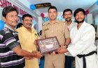 मलाँव के कराटे सितारों ने बढ़ाया गोरखपुर का मान, थाना प्रभारी राजकुमार बरवार ने पदक विजेताओं को किया सम्मानित